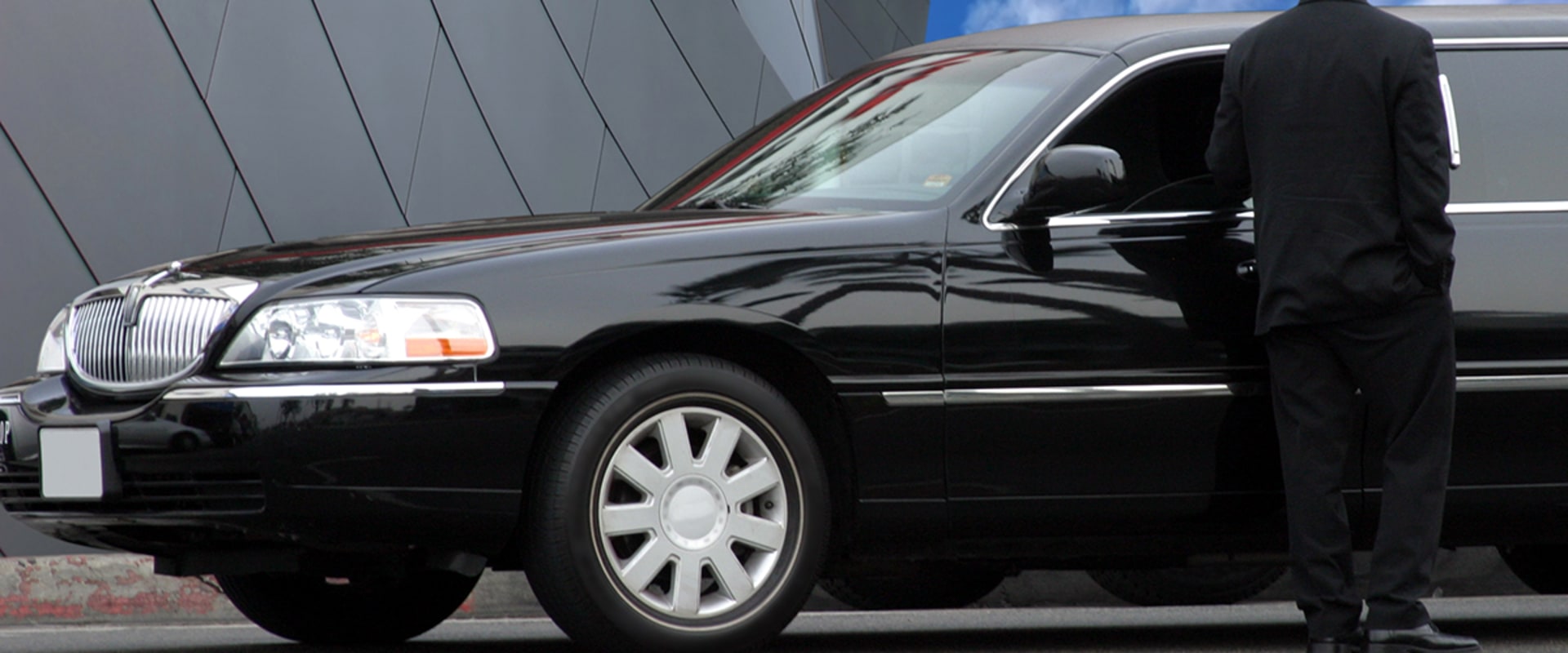What Are the Additional Charges for Limousine Rides in Tarrant County?